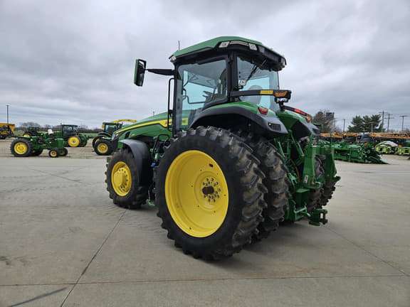 Image of John Deere 8R 230 equipment image 4