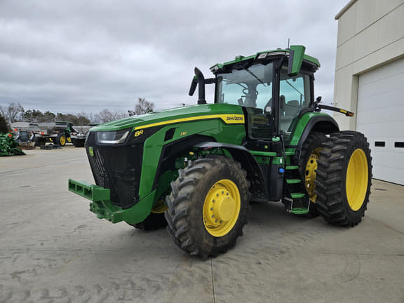 Image of John Deere 8R 230 equipment image 2