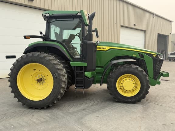 Image of John Deere 8R 230 equipment image 1