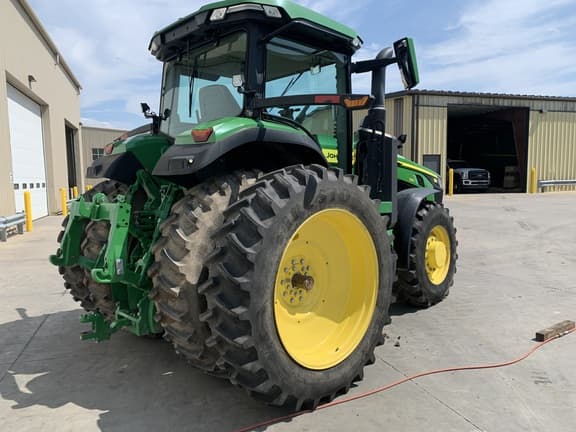 Image of John Deere 8R 230 equipment image 2