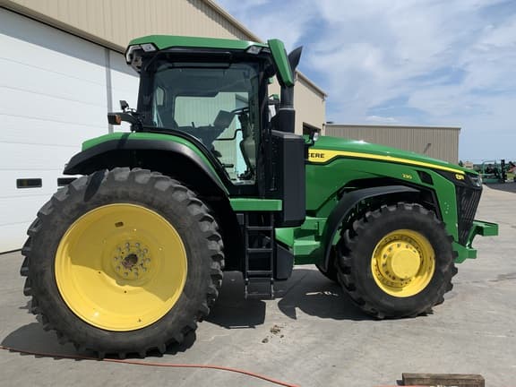 Image of John Deere 8R 230 equipment image 1