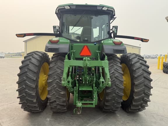 Image of John Deere 8R 230 equipment image 3