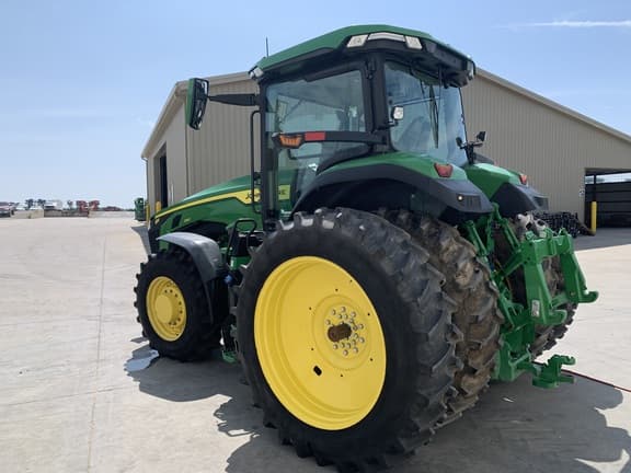 Image of John Deere 8R 230 equipment image 4