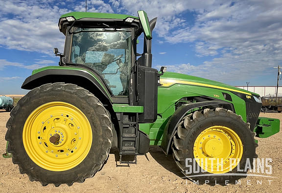 Image of John Deere 8R 230 equipment image 1