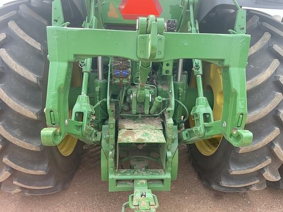 Image of John Deere 8R 230 equipment image 4