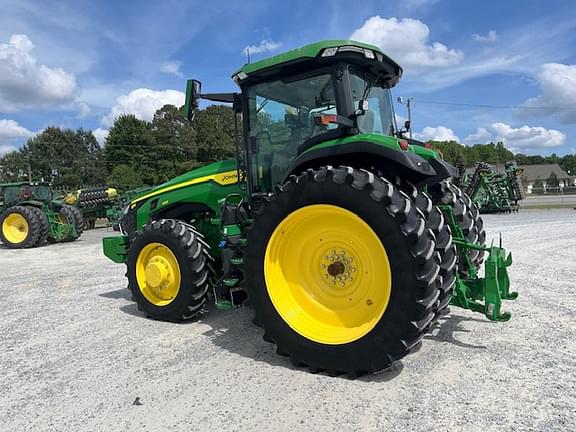 Image of John Deere 8R 230 equipment image 4