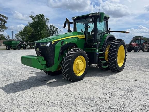 Image of John Deere 8R 230 equipment image 1