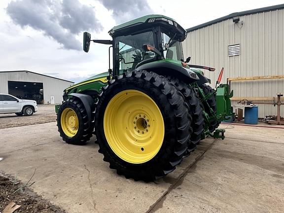 Image of John Deere 8R 230 equipment image 1