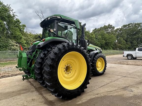 Image of John Deere 8R 230 equipment image 2