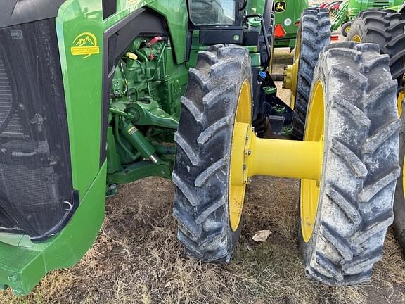 Image of John Deere 8R 230 equipment image 3