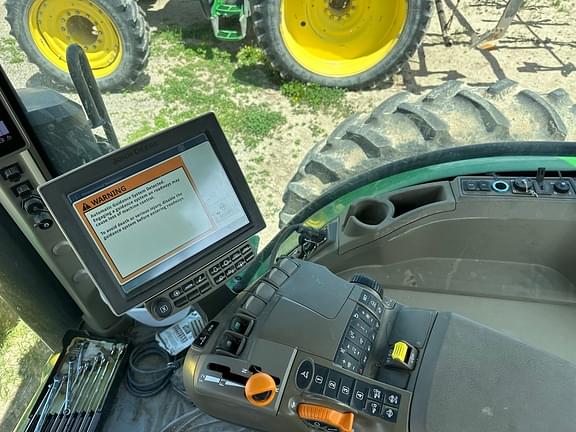 Image of John Deere 8R 230 equipment image 1