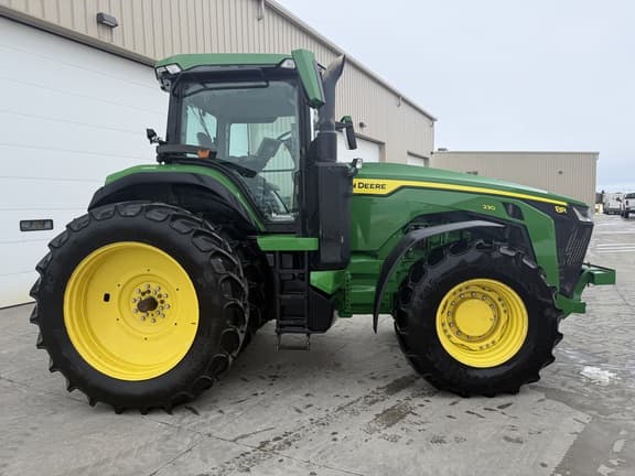 Image of John Deere 8R 230 equipment image 1