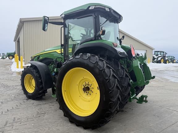 Image of John Deere 8R 230 equipment image 4