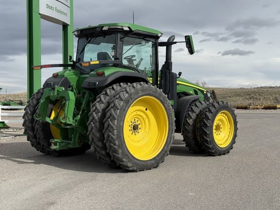 Image of John Deere 8R 230 equipment image 4