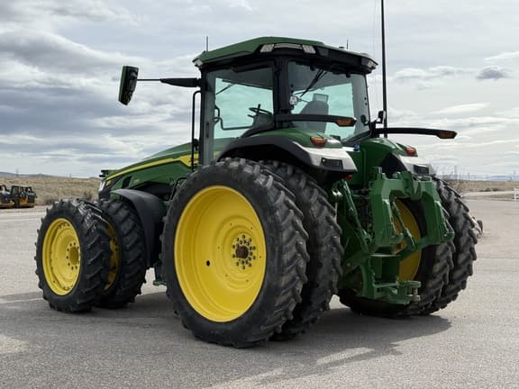 Image of John Deere 8R 230 equipment image 2