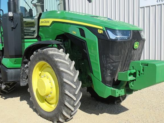 Image of John Deere 8R 230 equipment image 3