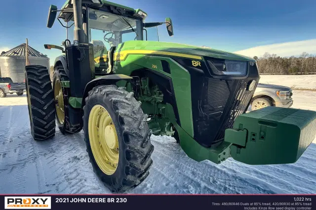 Image of John Deere 8R 230 equipment image 1