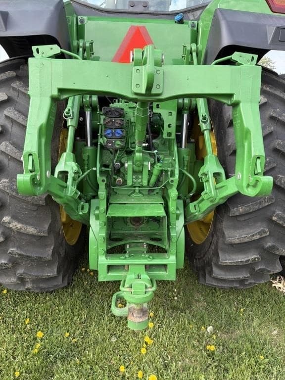 Image of John Deere 8R 230 equipment image 4