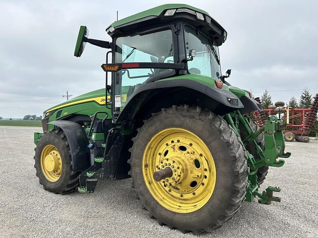 Image of John Deere 8R 250 equipment image 4