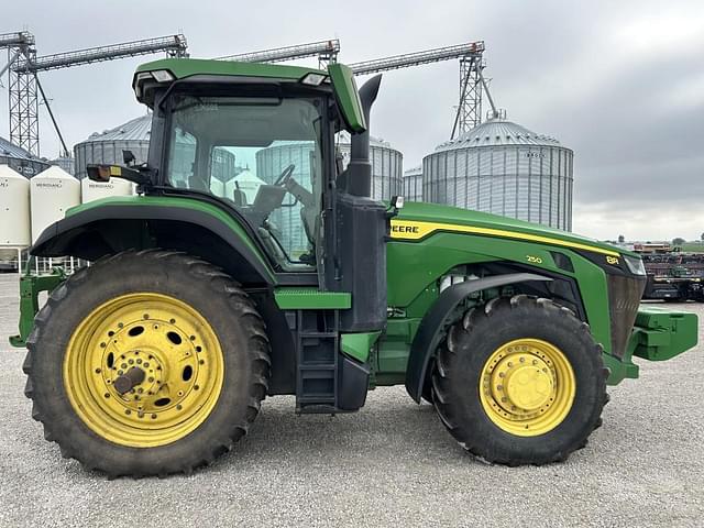 Image of John Deere 8R 250 equipment image 3