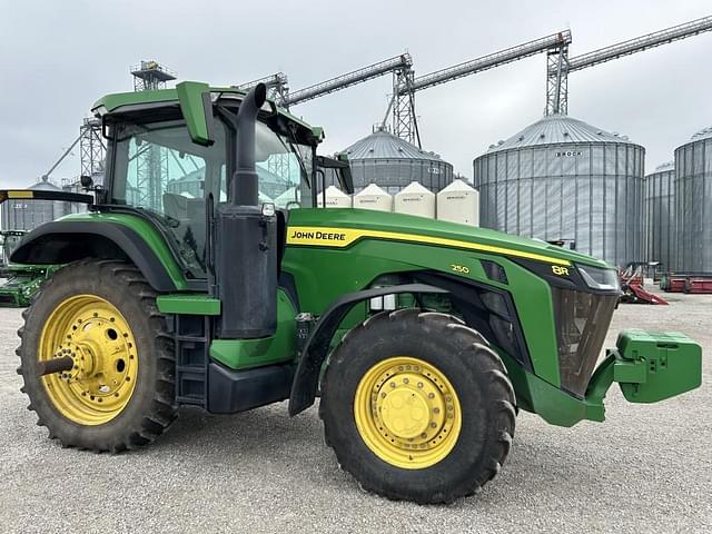 Image of John Deere 8R 250 equipment image 1