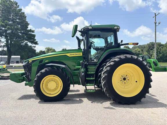 Image of John Deere 8R 250 equipment image 2