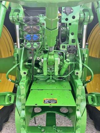 Image of John Deere 8R 250 equipment image 3