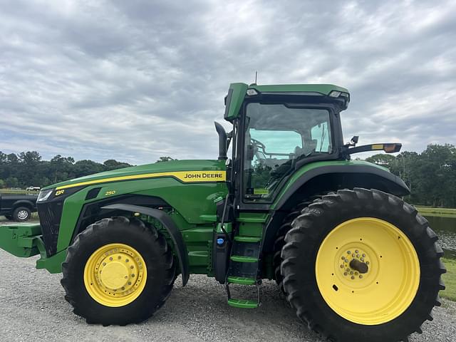 Image of John Deere 8R 250 equipment image 1