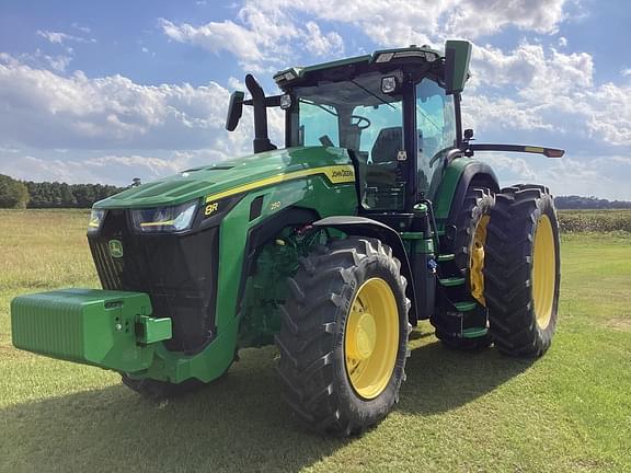 Image of John Deere 8R 250 equipment image 2