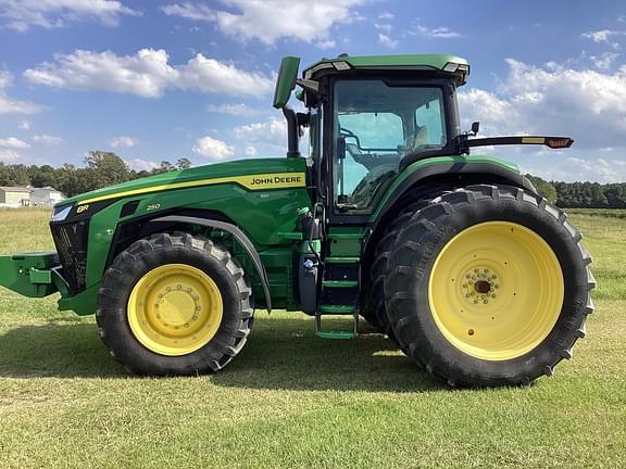 Image of John Deere 8R 250 equipment image 1