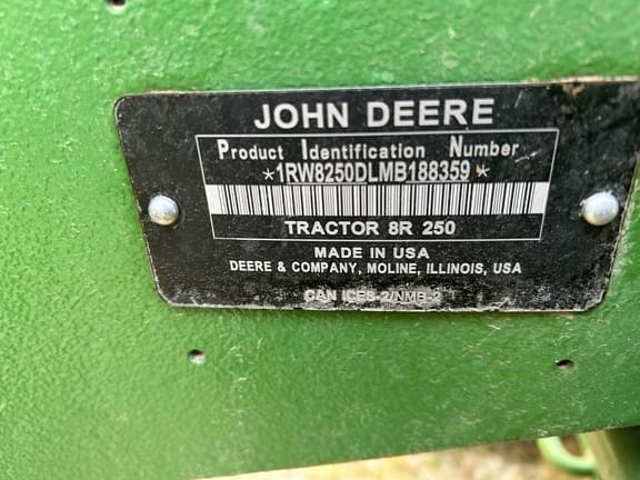 Image of John Deere 8R 250 equipment image 2