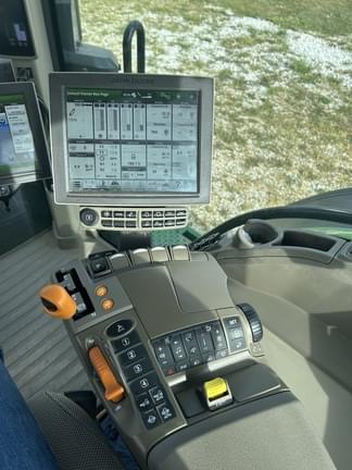 Image of John Deere 8R 250 equipment image 4