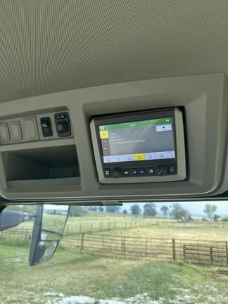 Image of John Deere 8R 250 equipment image 3