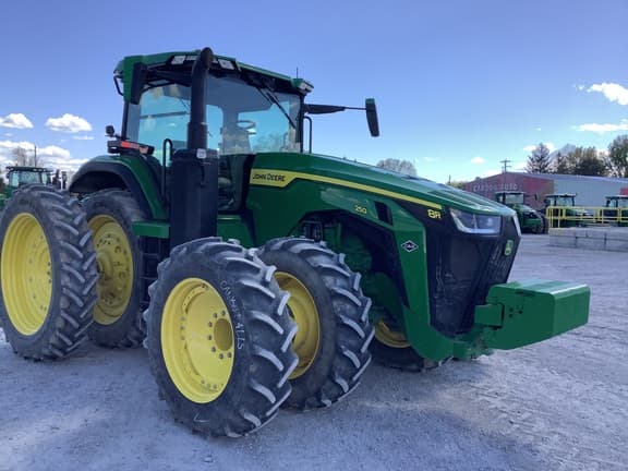 Image of John Deere 8R 250 equipment image 4