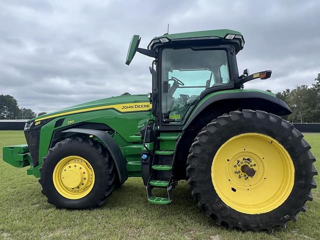 Image of John Deere 8R 250 equipment image 1