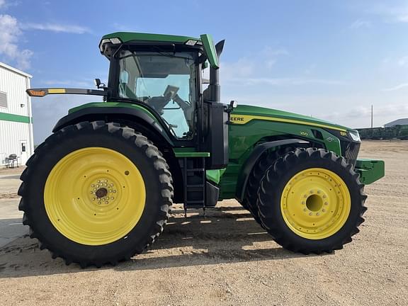 Image of John Deere 8R 250 equipment image 2