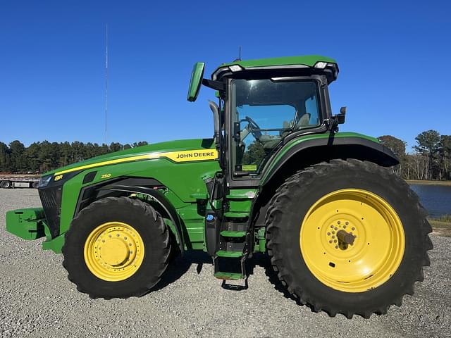 Image of John Deere 8R 250 equipment image 1