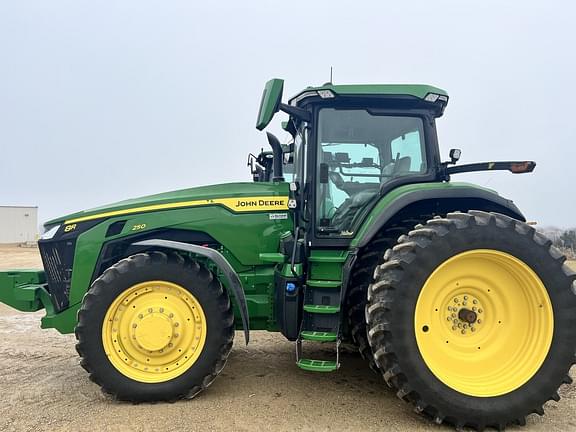 Image of John Deere 8R 250 equipment image 1
