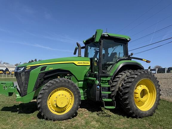 Image of John Deere 8R 250 equipment image 1