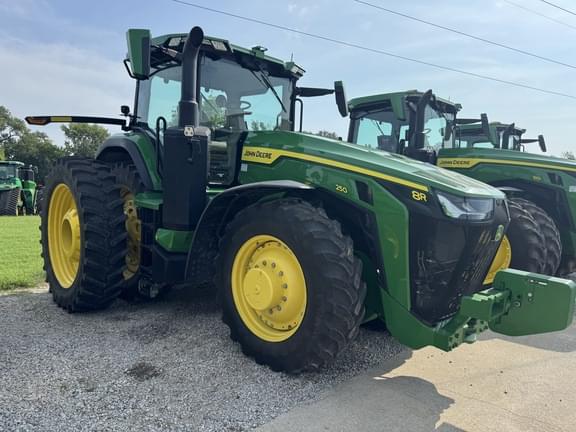 Image of John Deere 8R 250 Image 1