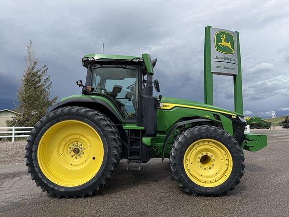 Image of John Deere 8R 250 equipment image 4