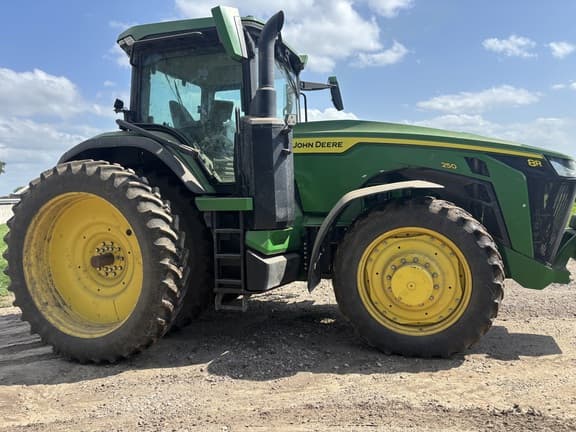 Image of John Deere 8R 250 equipment image 4