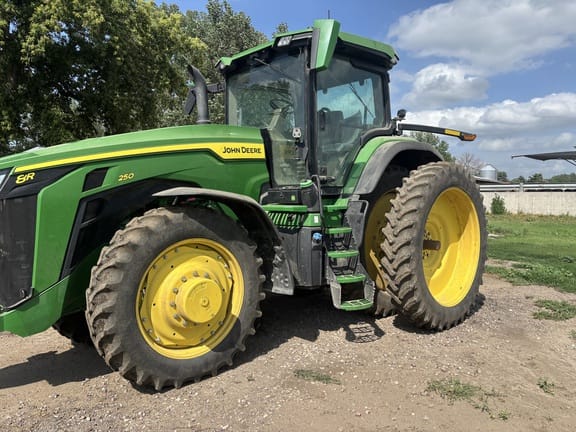 2021 John Deere 8R 250 Equipment Image0