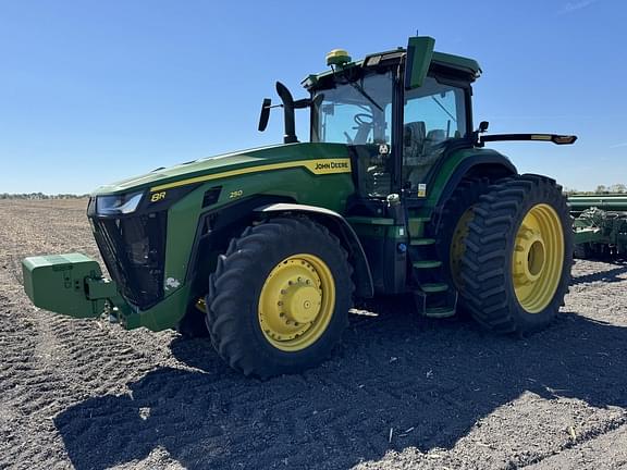 Image of John Deere 8R 250 equipment image 2