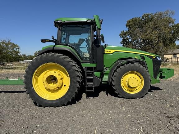 Image of John Deere 8R 250 equipment image 3