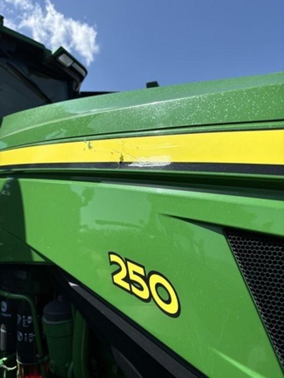 Image of John Deere 8R 250 equipment image 2