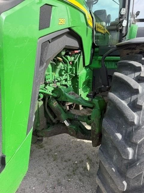 Image of John Deere 8R 250 equipment image 4