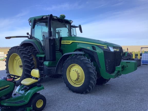 Image of John Deere 8R 250 equipment image 1