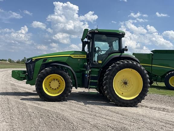 Image of John Deere 8R 250 equipment image 3