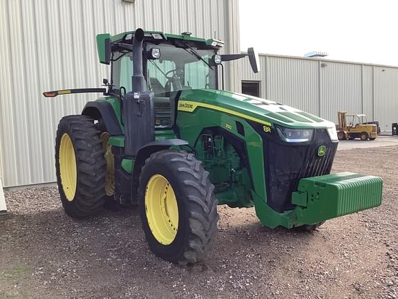 Image of John Deere 8R 250 equipment image 1